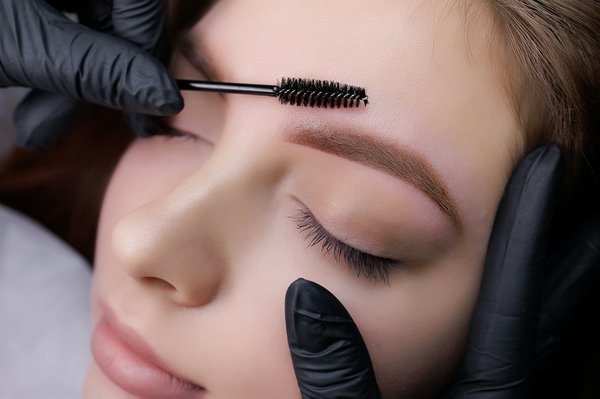 Duree du maquillage semi-permanent des sourcils : les essentiels